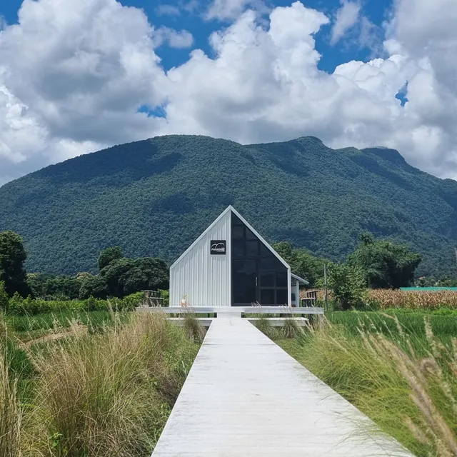 Paradise Resort & Cafe