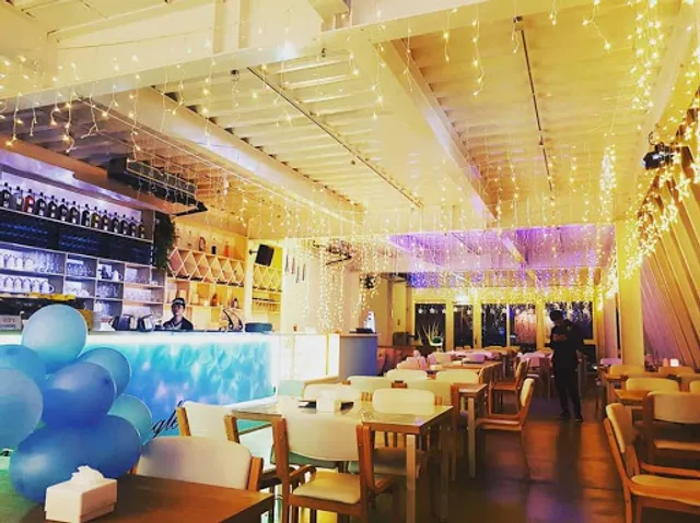 Summer Triangle Cafe landscape