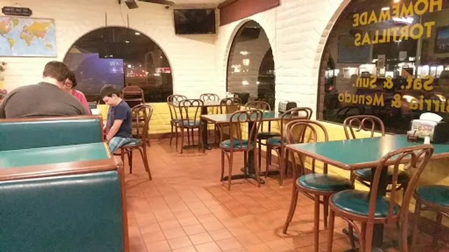 Los Arbolitos Mooney