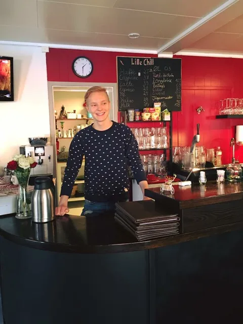 Lille Chili - Eat and Sleep