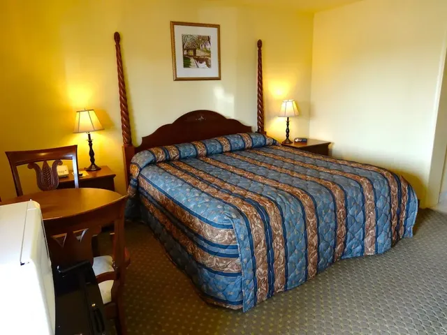 Whispering Pines Motel