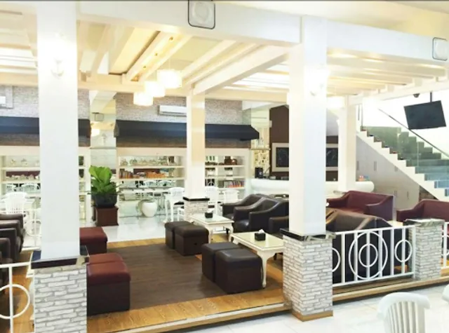 Hideout Patisserie & Cafe