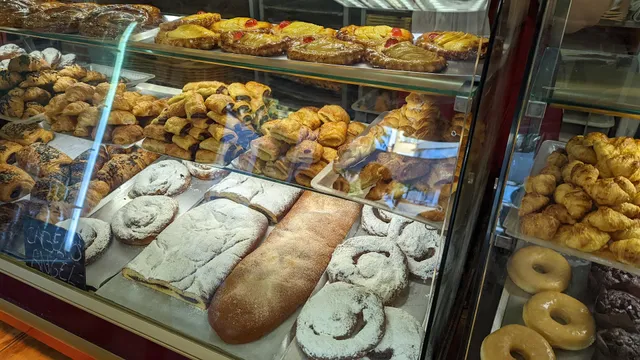 Croissanterie Xurreria Panaderia Boulangerie Pepe