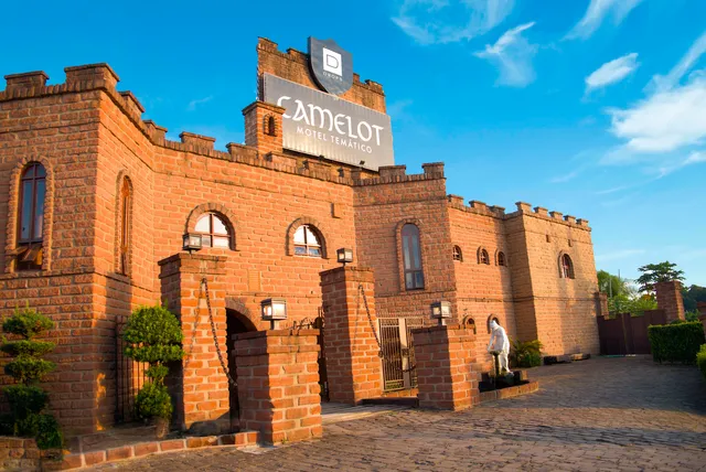 Camelot Motel Temático by Drops