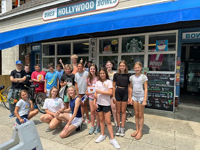 Hollywood Bikes &. Bowls Avalon ⭐️⭐️⭐️⭐️