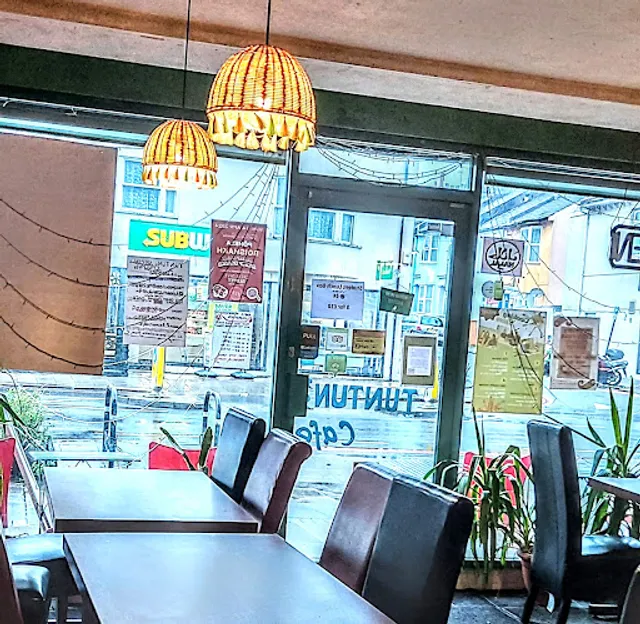 Tuntun's Cafe