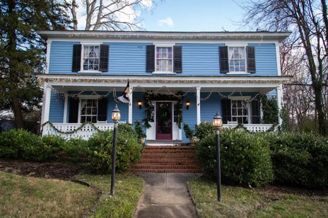 Cooper's Landing Inn & Traveler's Tavern - Clarksville, VA