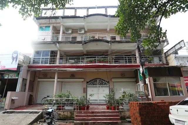 Collection-O Sara Grand Near Ram Manohar Lohia hospital