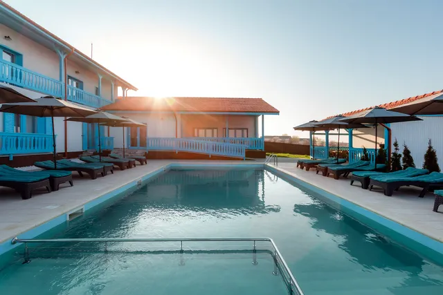 Vila Mavis-cazare la cheie cu piscina incalzita (1 mai-30 sept)