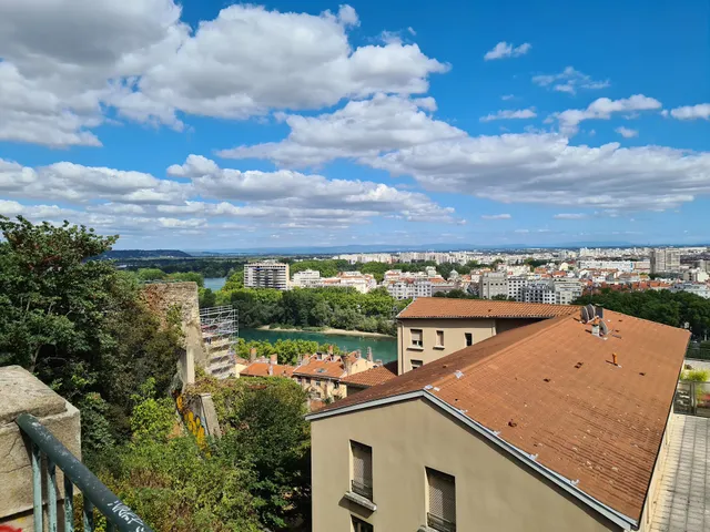 Traboule et Cour des Voraces
