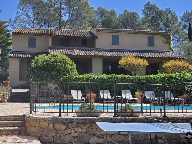 Mas les Heures Bleues: Gîte piscine et spa, Gîte de groupe, randonnées, Lac Ste Croix, Lorgues, dans le Var en Provence