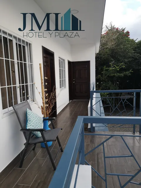 Hotel y Plaza JMI
