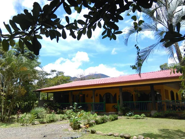 Rio Celeste Backpackers