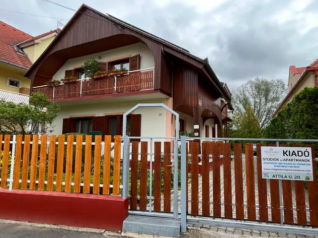 Flower Garden Apartment Hévíz