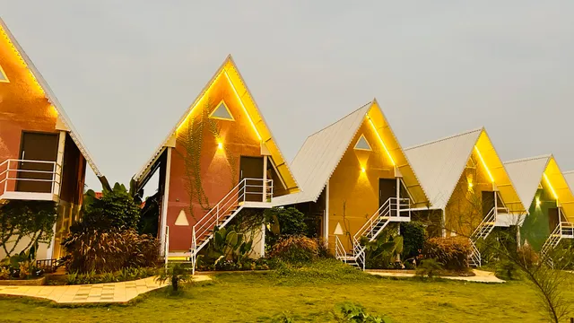 Sakhi Luxury Lake View Resort