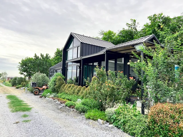 ฟูลฟิลด์ คาเฟ่ แอนด์ รีสอร์ต