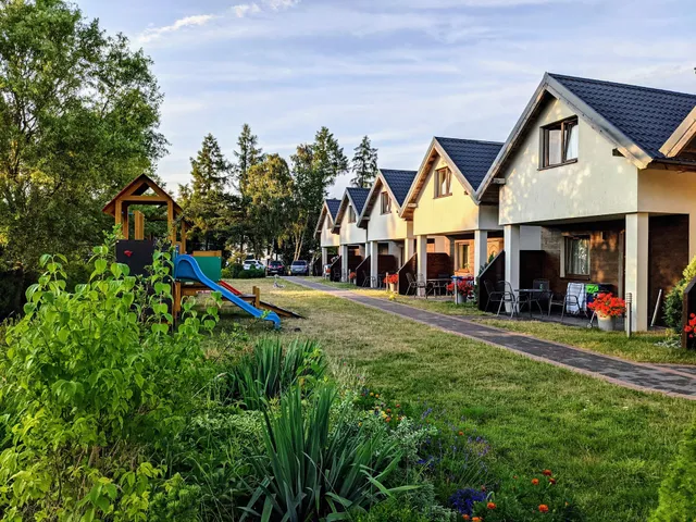 Wypoczynkowa Osada - domki nad morzem blisko plazy