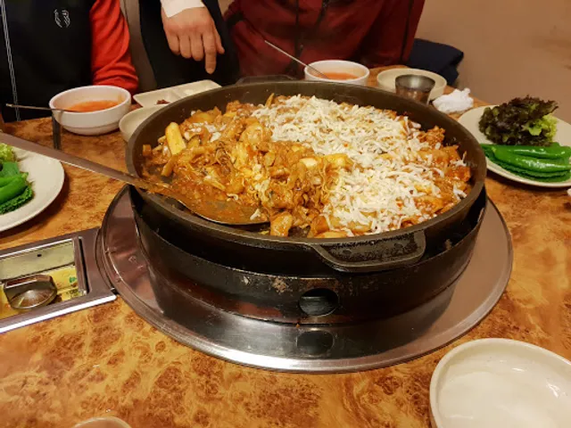 산갈래닭갈비 화봉점