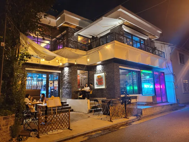 The Hand and Malt Brew Lab Yongsan