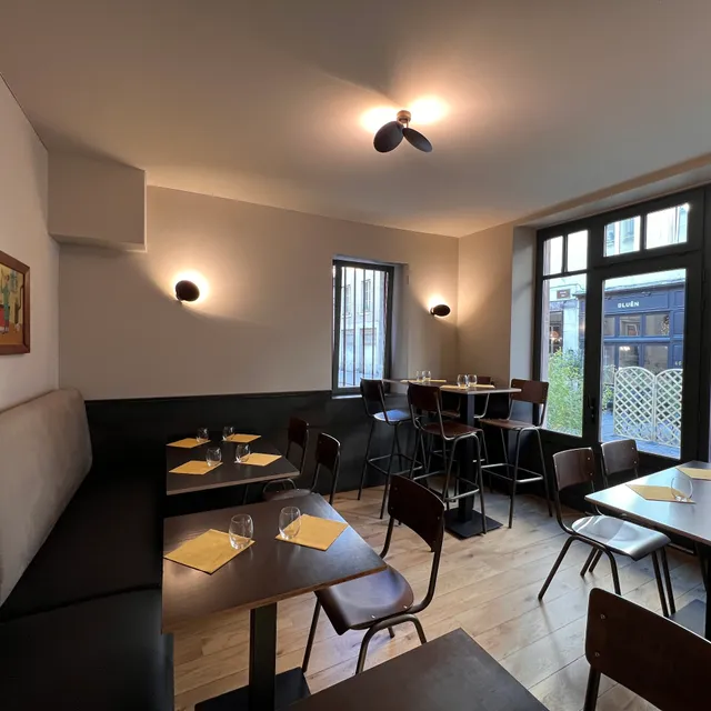 Jacques - Table à vins