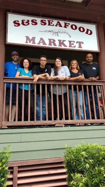 S&S Seafood Market + Kitchen