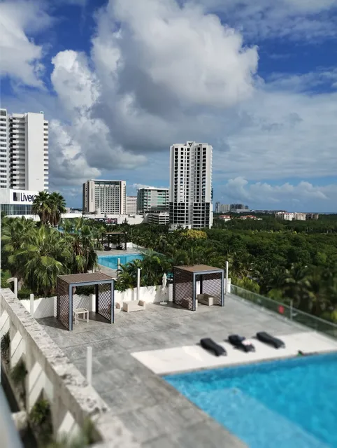 Torre Montevideo, Malecon Americas Cancun