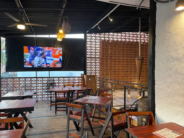 Ozzie's Sports Bar & Grill