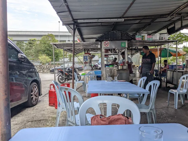 MRT Anne Mamak Hawker Stall