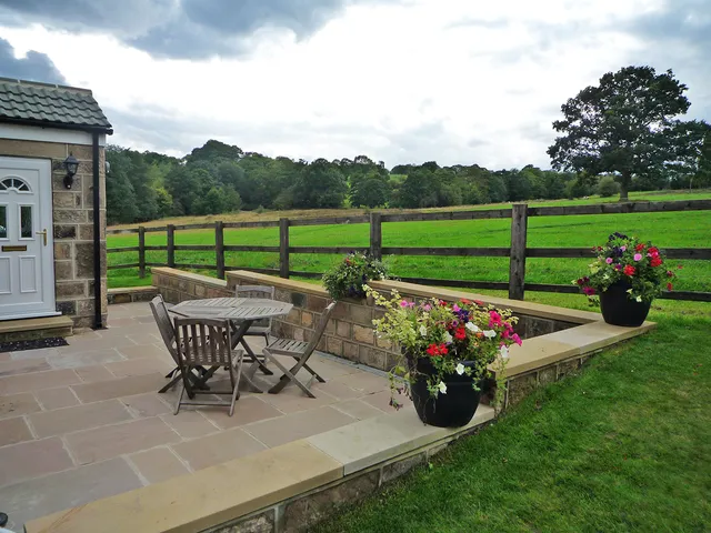 Green Acres Apartment & Cherry Blossom Cottage