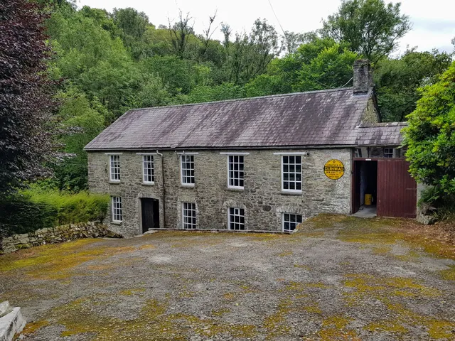 Rock Mill Holiday Cottage & Woollen Mill