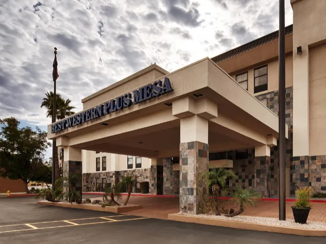 Plus Mesa Hotel