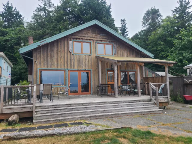 Kye Bay Guest Lodge & Cottages