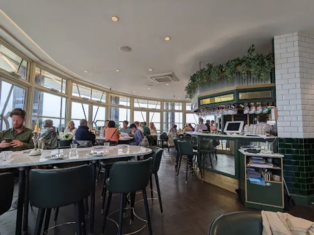 Riddle & Finns The Beach