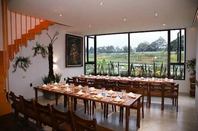 Nhà Hàng Cuong Thien Huong