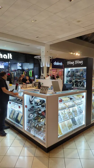 Bling Bling - Piercing, Jewelry and Watches.