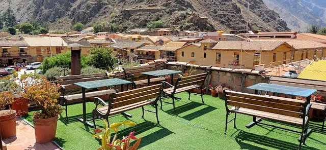 Los Apus Ollantaytambo