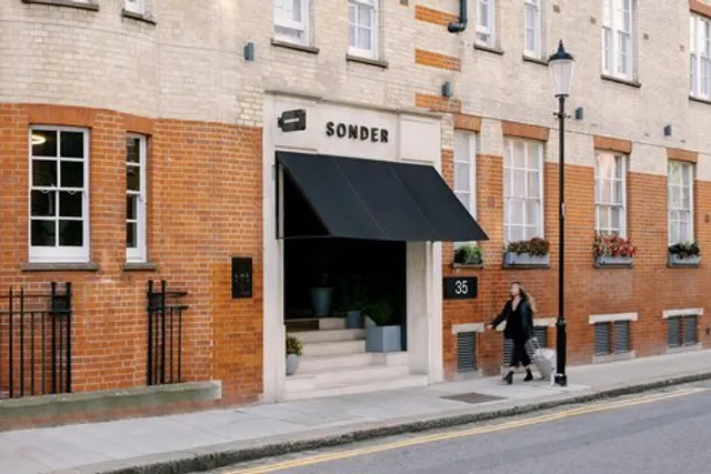 Chelsea Green Hotel, Sonder