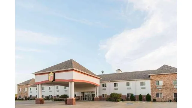 Super 8 by Wyndham Salina