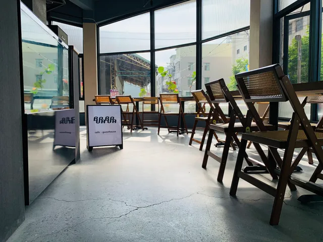 BURABURA CAFE GUESTHOUSE