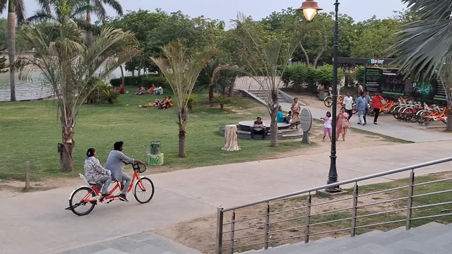 Gate No. 1, Janeshwar Mishra Park