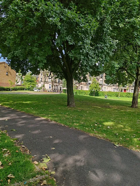 Tamplin Mews Gardens