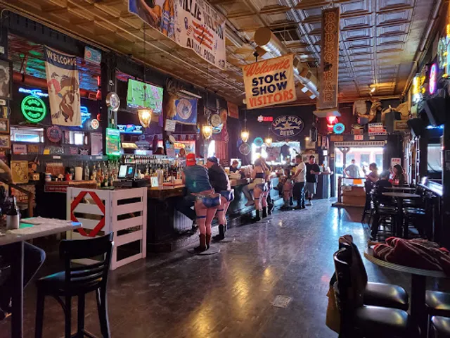 Lil' Red's Longhorn Saloon