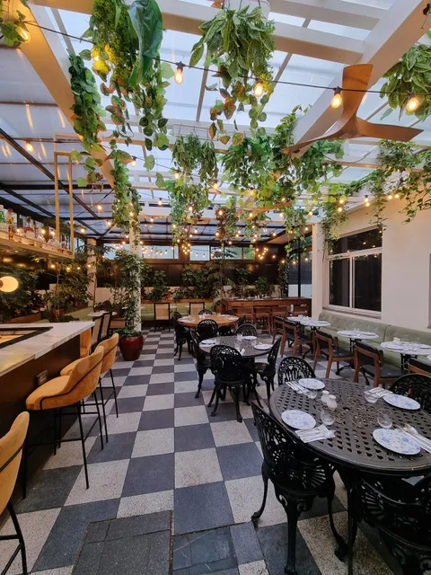 תיאודור בראון | Theodor