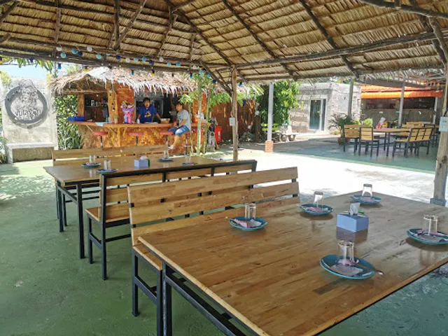 Chom​ Lay​ Seafood