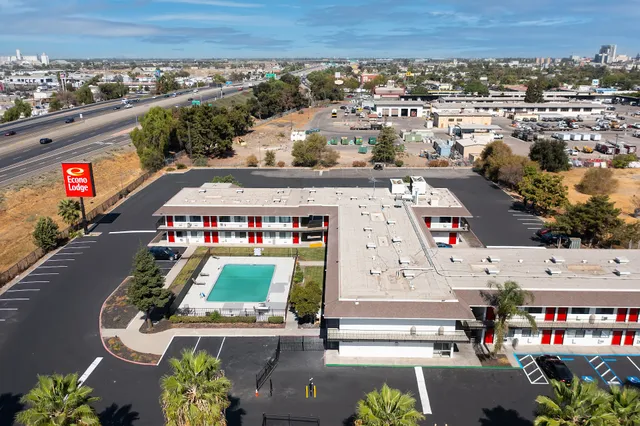 Econo Lodge Stockton near I-5 Fairgrounds