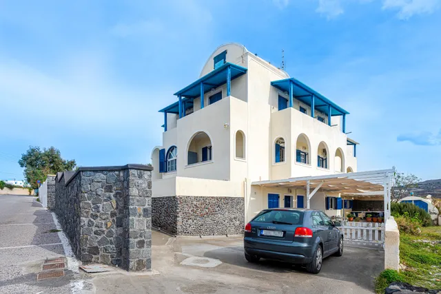 Santorini Symmetry Apartment