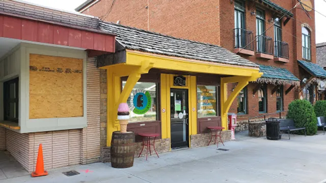 MooBears Ice Cream & Hotdogs Trackside