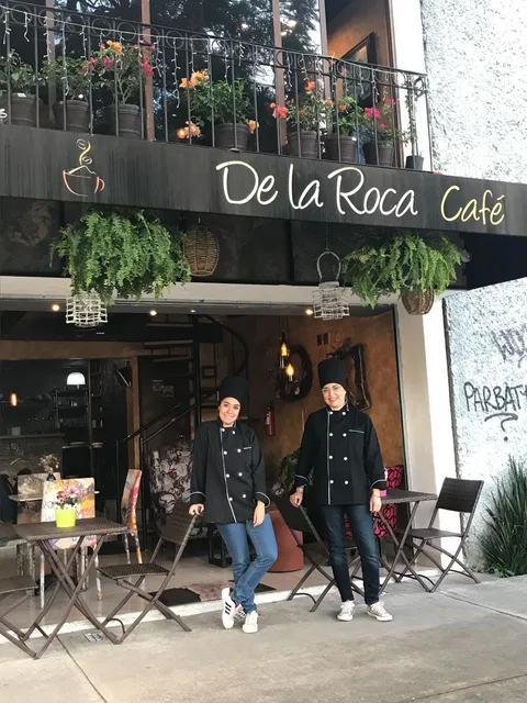 De La Roca Café