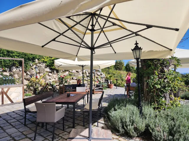 Esse Weinbau & Buschenschank