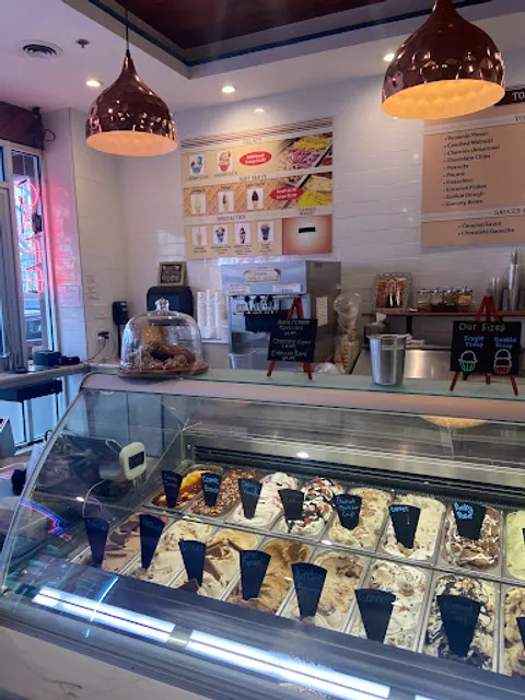 Del Ponte's Cafe & Creamery